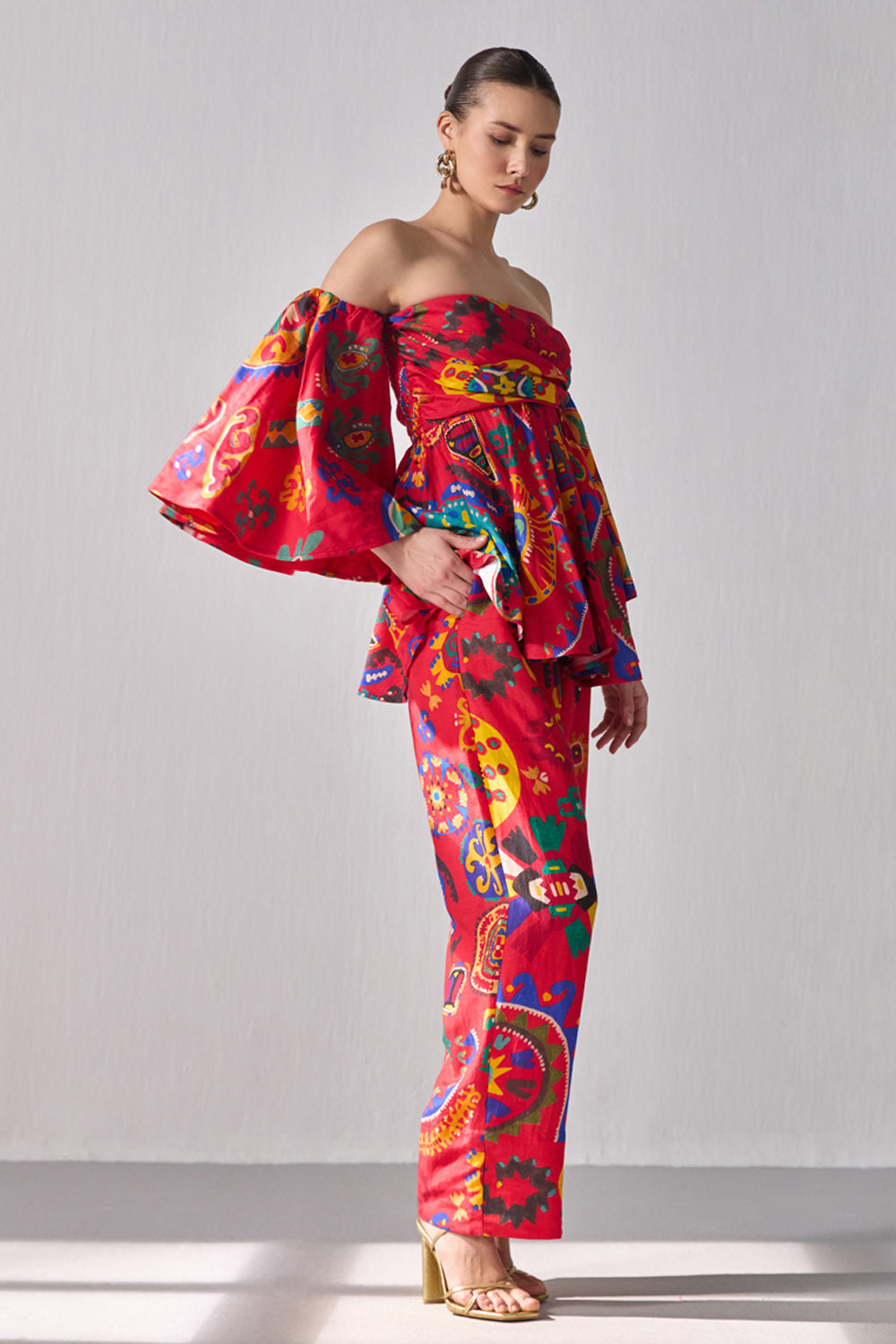 بلوزة كاي الواسعة بدون أكتاف