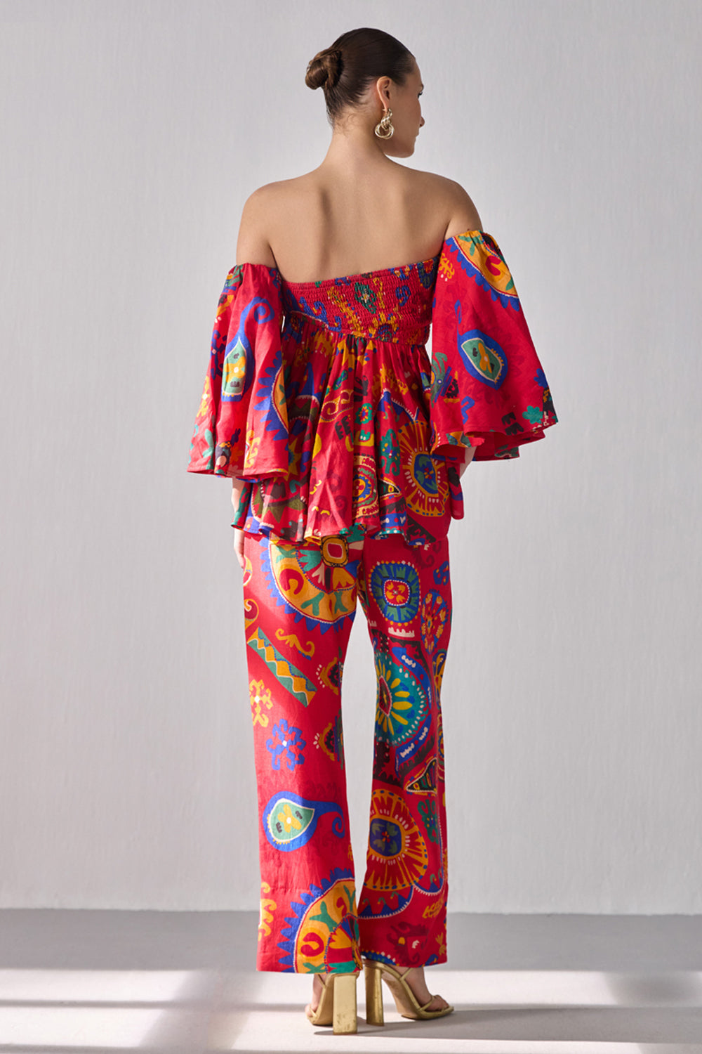 بلوزة كاي الواسعة بدون أكتاف