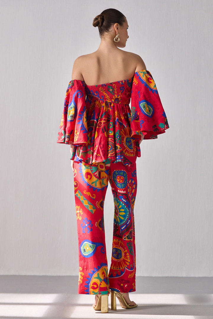 بلوزة كاي الواسعة بدون أكتاف